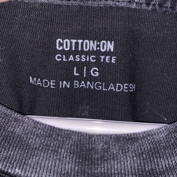 Cotton On T-shirt - Picture 3 of 4